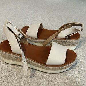 Women’s wedged sandals